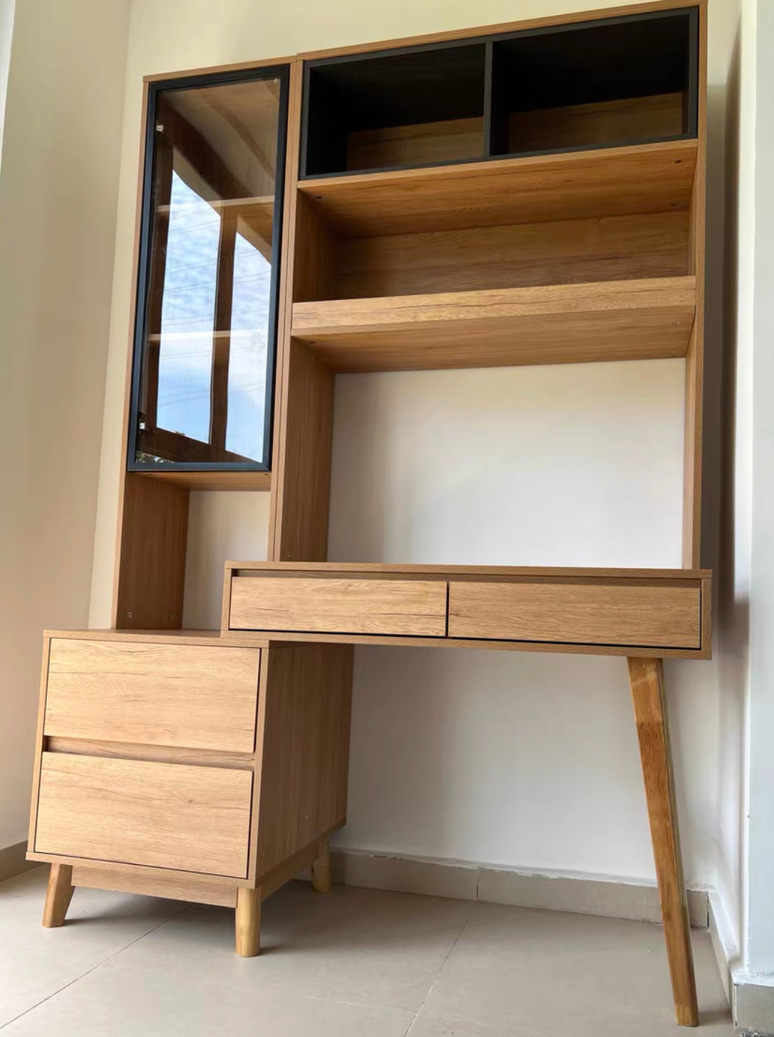 ๐๐๐๐ desk