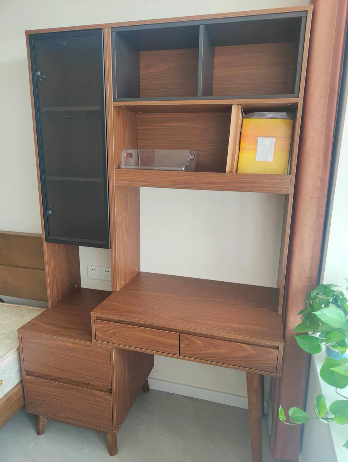 ๐๐๐๐ desk