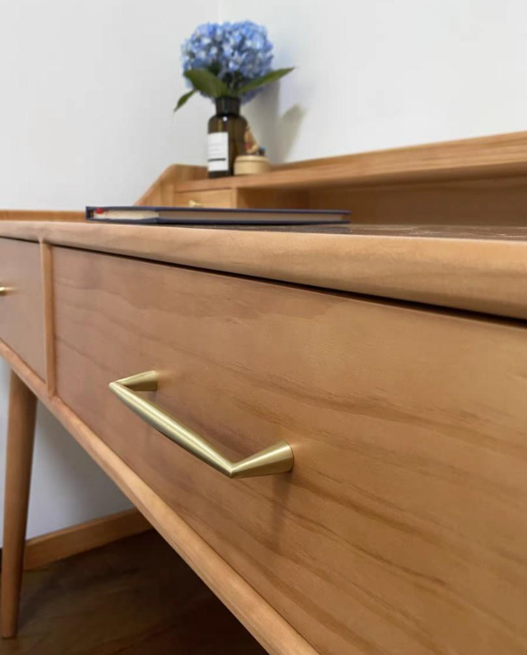 ๐๐๐๐ North American pine desk