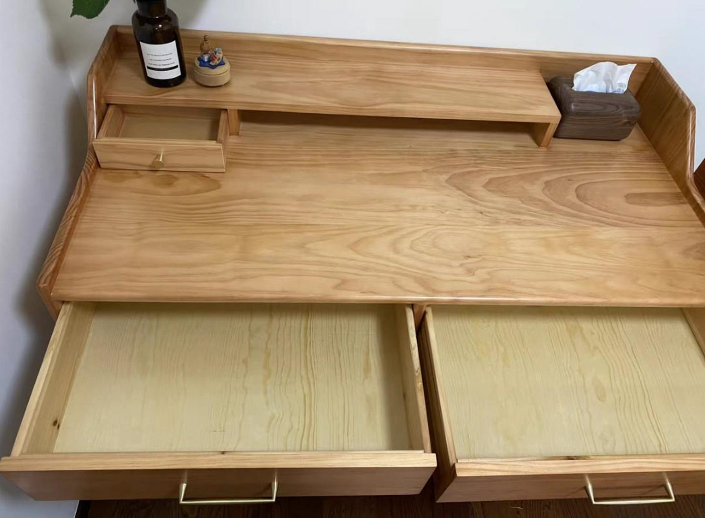 ๐๐๐๐ North American pine desk