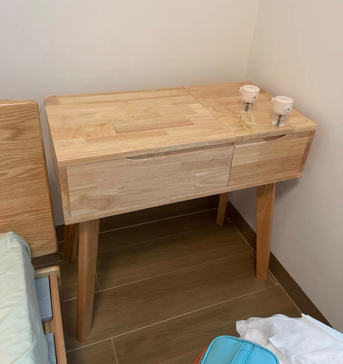 Solid wood dressing table D052 