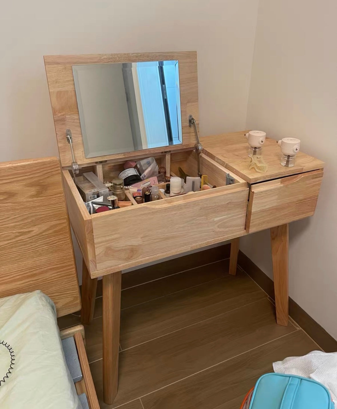 Solid wood dressing table D052 